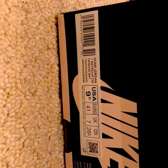 NIB never used authentic Nike air Jordans additional red laces - Picture 11 of 11